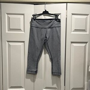 Lululemon Navy/White Cropped Leggings, Size 8